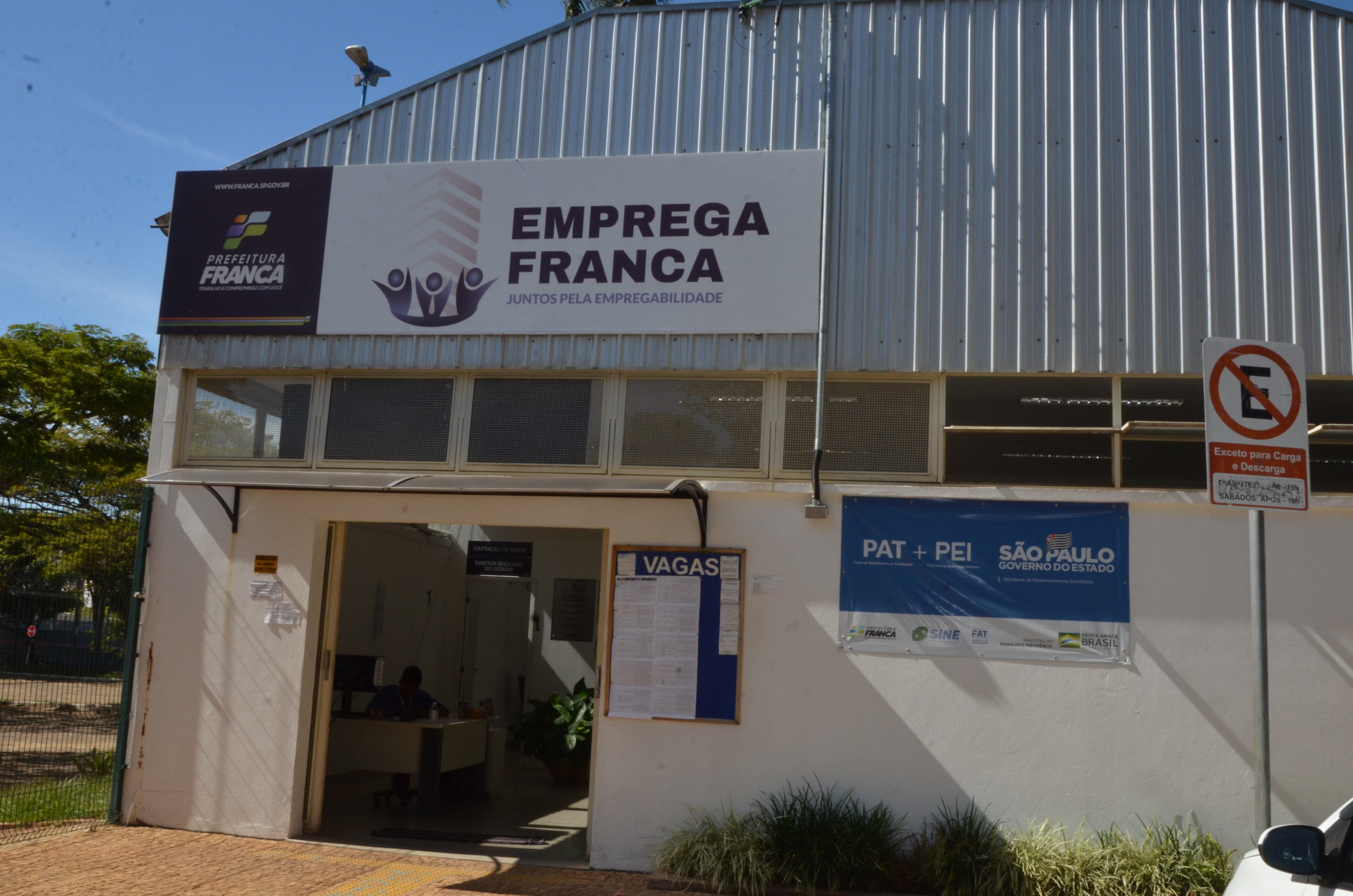 Frente Emprega Franca original