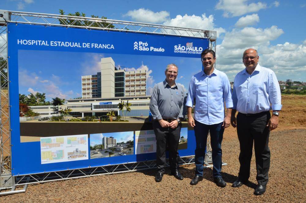 Prefeito e Governador visitam area do novo Hospital Estadual