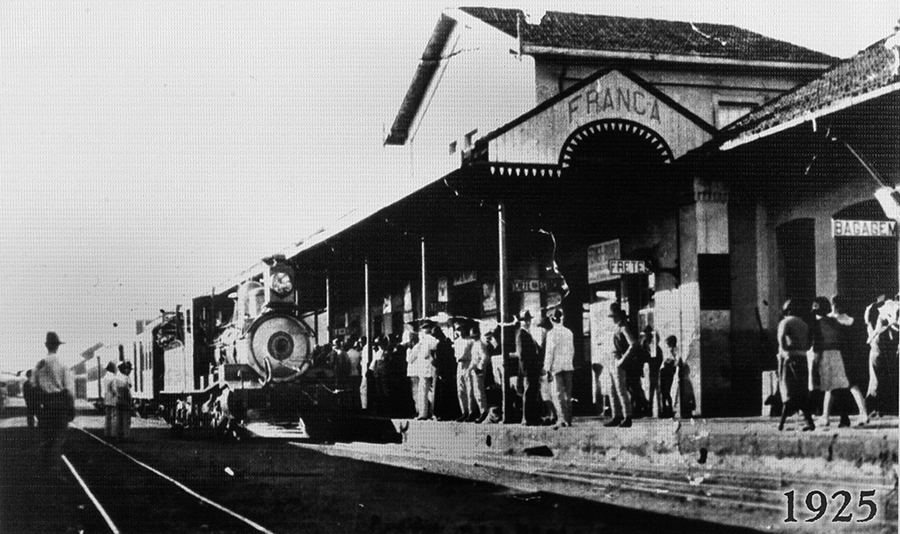 estacao com o trem 900px original