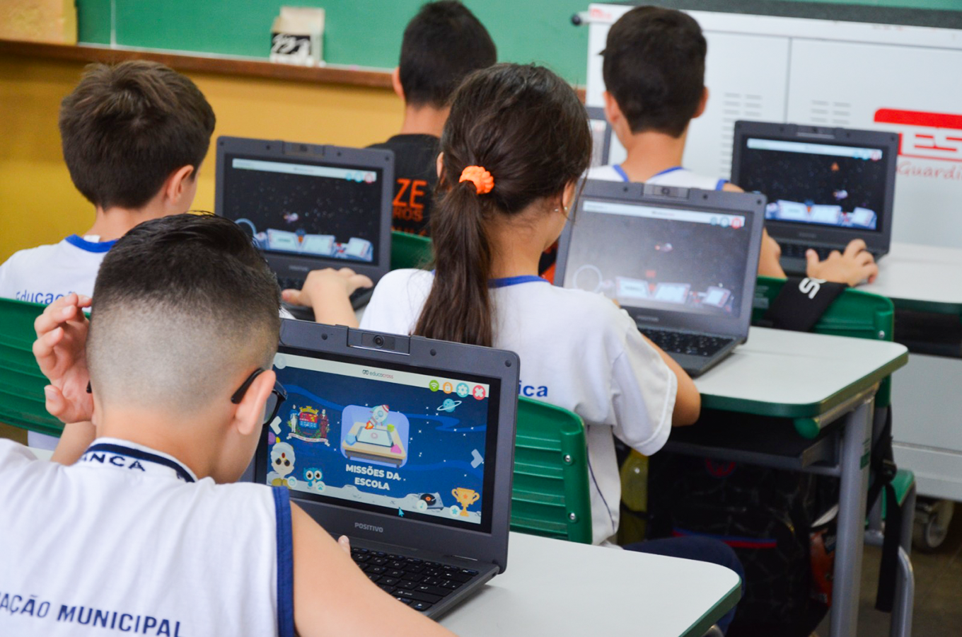 criancas em projetos de tecnologia original